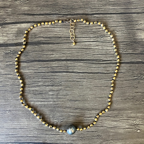 Vintage gold tone faceted beads and gray faux pearl baroque necklace - Picture 1 of 6